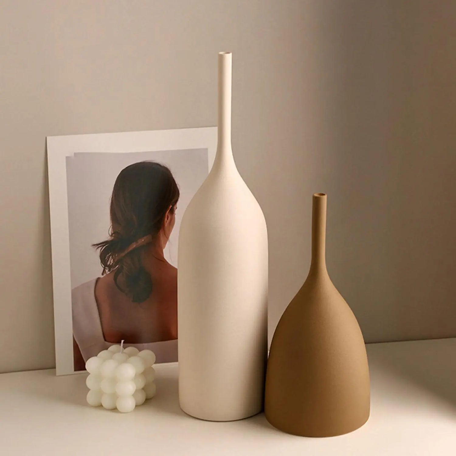 Vase en Porcelaine Minimaliste – Élégance Monochrome Intemporelle